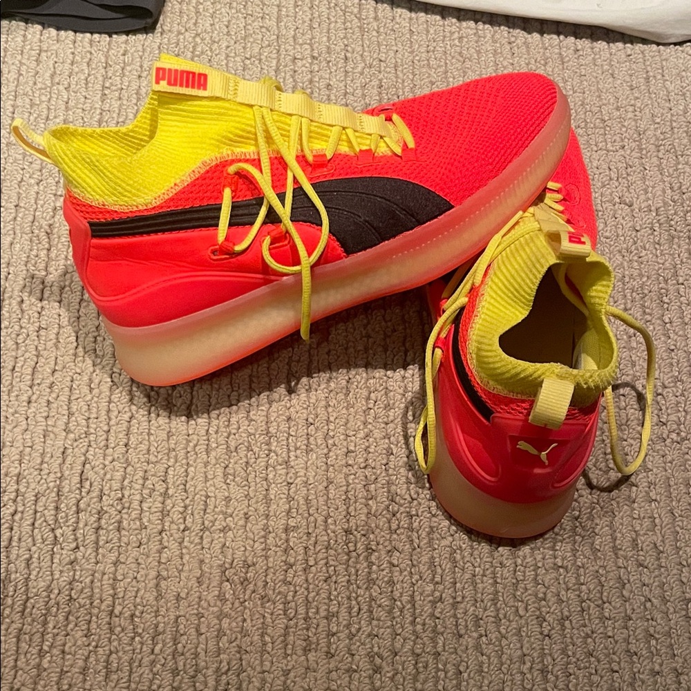 PUMA Mens Clyde Court Disrupt Badketball shoes